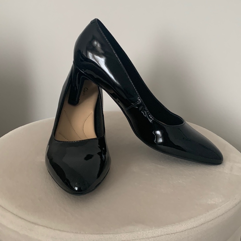 Black patent leather pumps, 2.5 inch heels